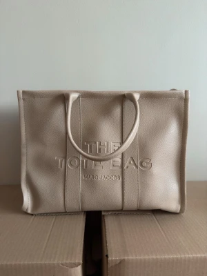 Tote bag - Använd 1 gång bra skick Beige tote bag Ej orginal