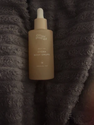 Brun utan sol  - Aldrig använt, Ett brunt utan sol serum som du blandar med lotion. 3-10 droppar beror på hur strak ”tan” du vill ha, denna färg är i gradual tan💛