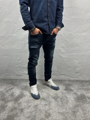 Replay jeans  - Ett par riktigt snygga jeans från Replay i storlek W29 L32 i modellen Ronas 