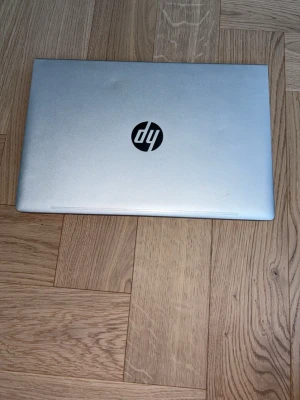 HP probook g8 - HP ProBook 440 G8 – säljes billigt pga använder ej  Säljer min laptop. Den är i bra skick och funkar hur bra som helst – inga problem alls. Perfekt för skola, jobb eller vardagligt användande.  • Intel Core i5 • 14” skärm • Snabb och smidig • Windows installerat – redo att användas direkt  Väl omhändertagen och redo för en ny ägare 👍  💰 Pris: [4000 kr] pris kan diskuteras vid snabb affär