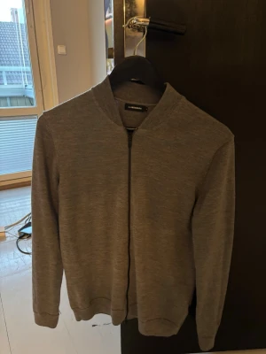 Grå ziptröja från J.Lindeberg - Grå ziptröja från J.Lindeberg 