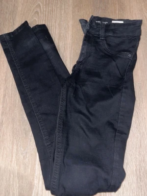 Byxor - 🖤Jeggings jeans byxor från cubus storlek xs🖤