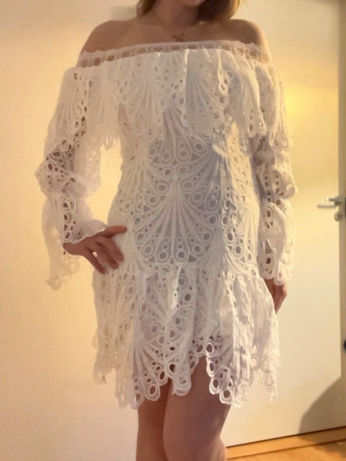 Vit off shoulder spetsklänning - 1