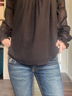 Blus - Snygg blus från Gina