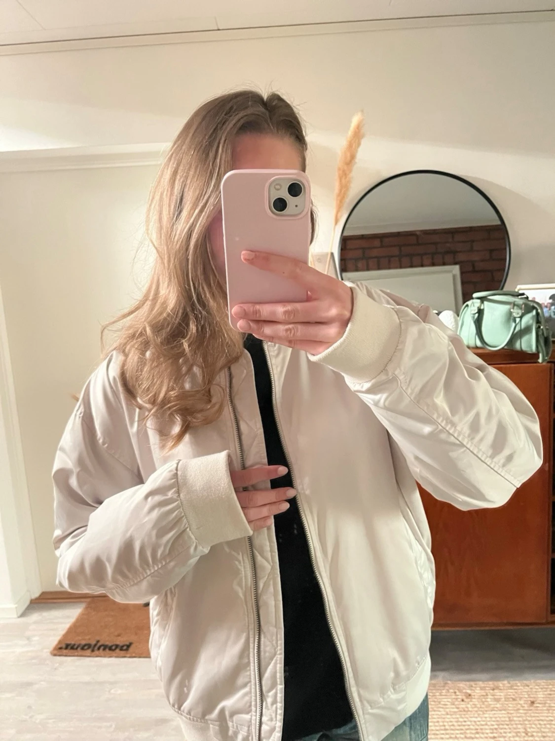 Vit bomberjacka med dragkedja - 1