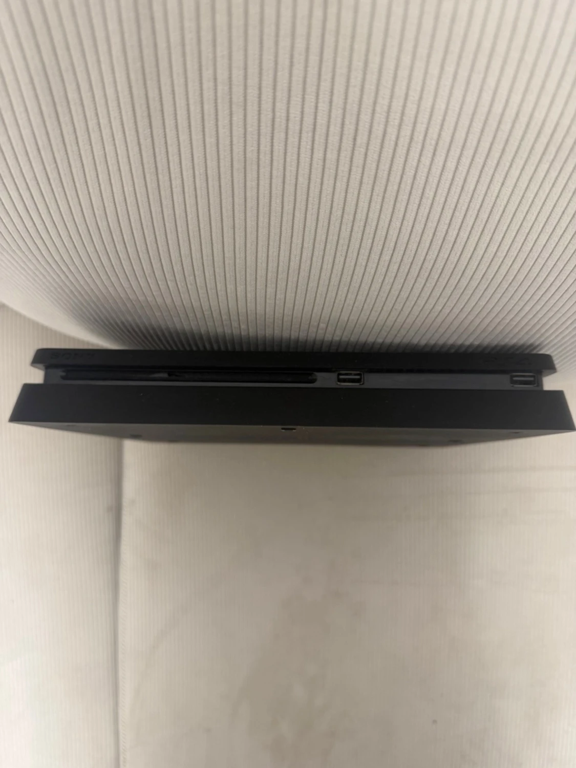 PlayStation 4 Slim spelkonsol svart - 1