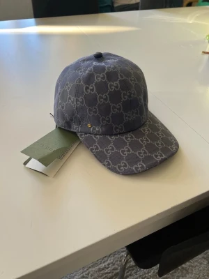 Mörkblå Gucci Keps  - Fet gg keps i storlek M. Helt oanvänd! Endast tag följs med. 