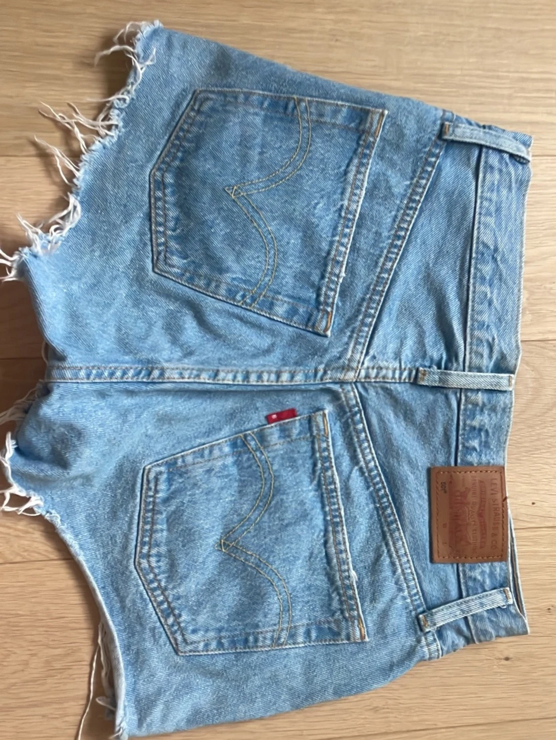 Ljusblå Levishorts med fransig kant - 3