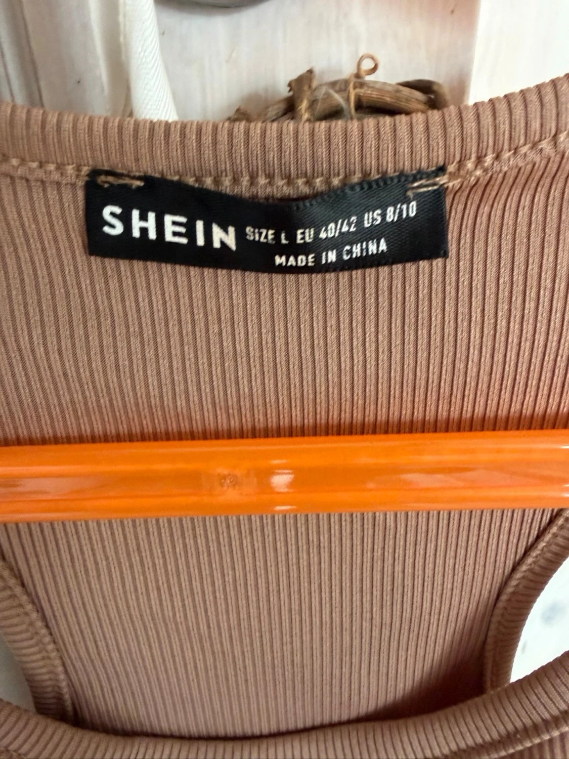 Brun ribbad linnetopp från SHEIN - 1