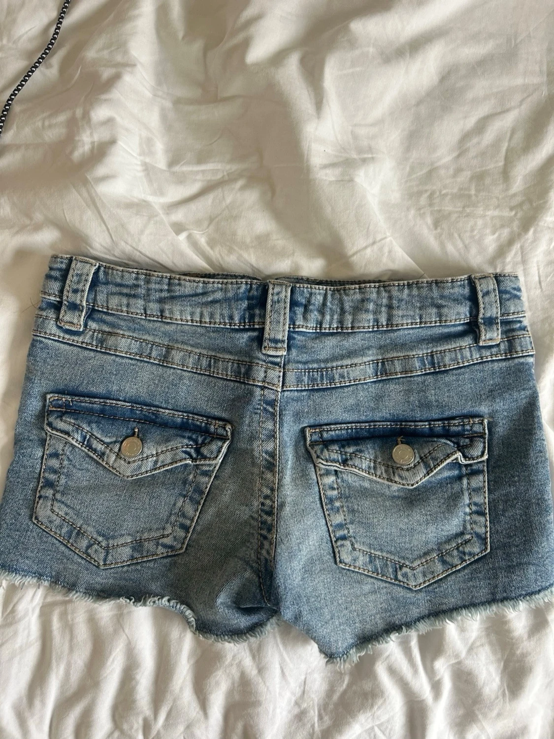 Ljusblåa jeansshorts  - 4