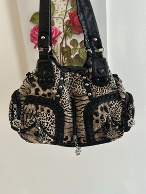 Leopard Y2k väska med fina mönster  - Väska med fina mönster, behövs ej längre de därför ja säljer de 💕🎀🫶