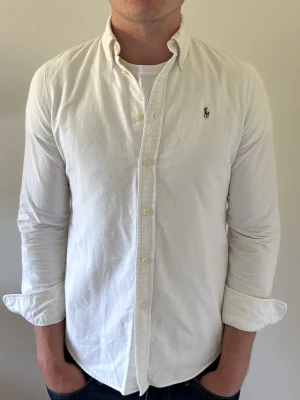 Ralph Lauren Skjorta - - Condition: 8/10 - Color: White - Size: M/S