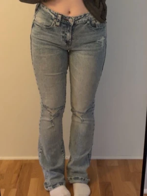Ljusblå bootcut jeans True Religion - True religion jeans i W28 som knappt är använda🌟💕