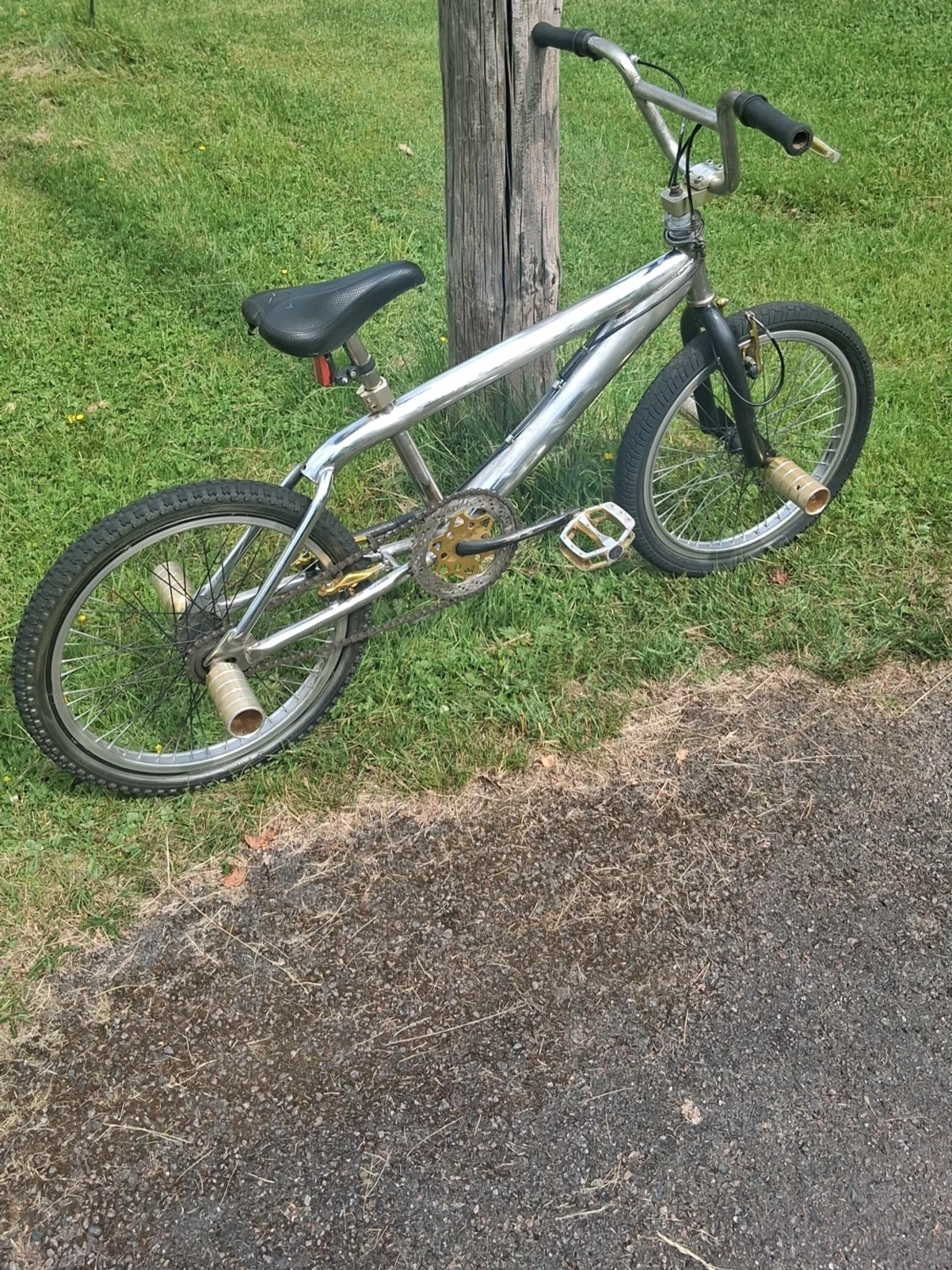 Silver BMX-cykel med pegs - 2