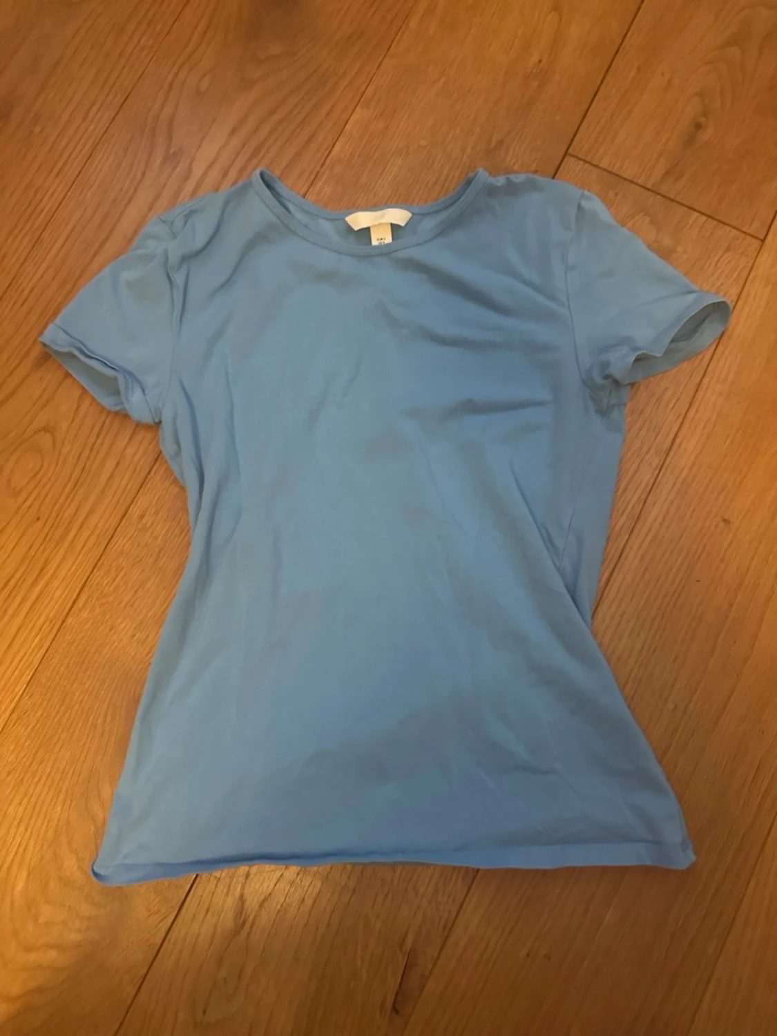 Blå T-shirt
