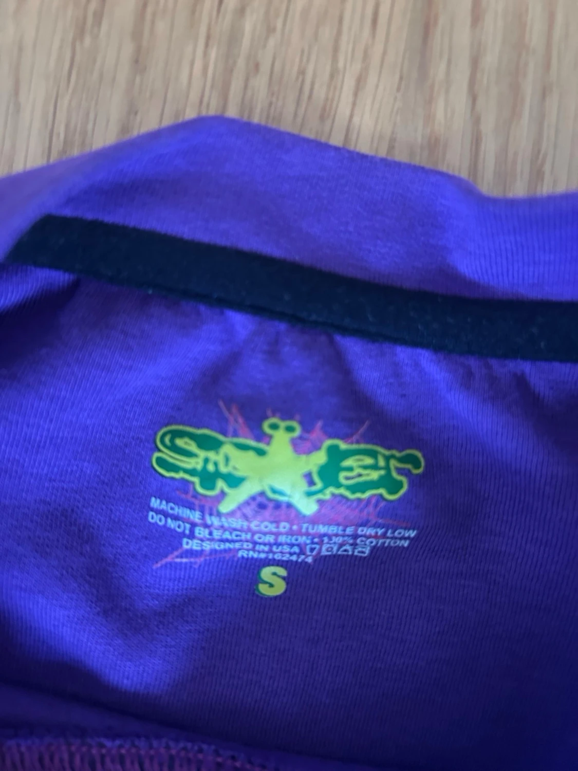 Lila Sp5der t-shirt med spindelnätsprint - 2