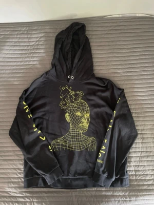 ill manors hoodie - vet inte så mycket om den men tror den är typ M elr L, tillhörde mitt ex