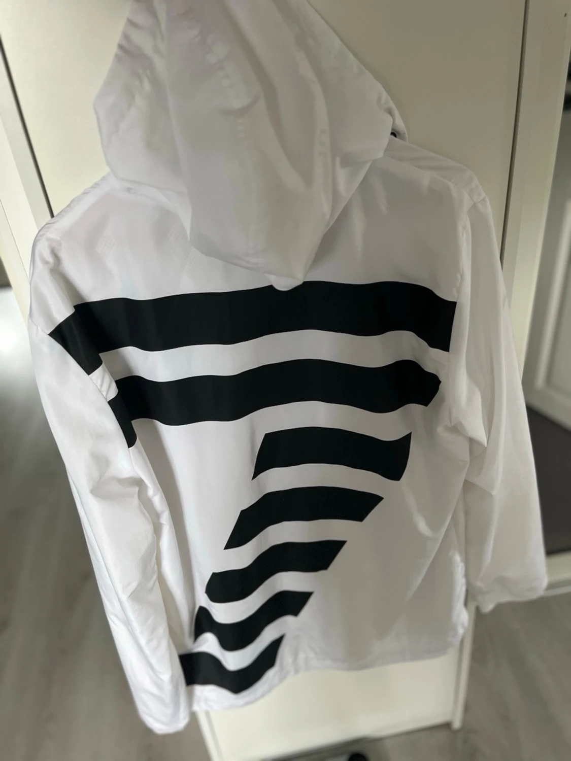 Vit vindjacka från Emporio Armani EA7 - 2