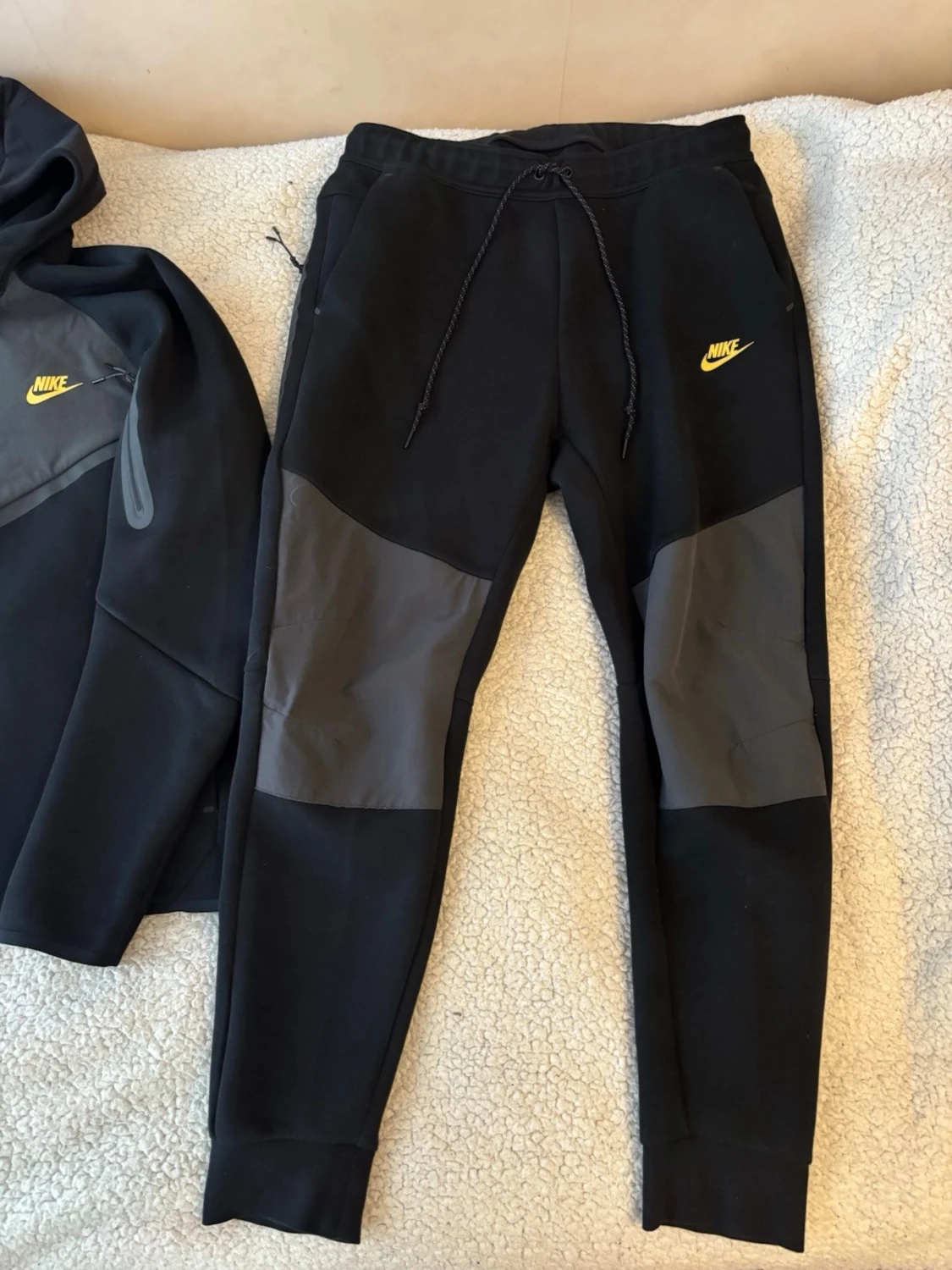 Nike Tech Fleece - 2