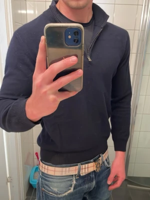 Half Zip Oscar Jacobsson - ⭐️Half Zip från Oscar Jacobsson.                                 ⭐️Producerad i Italien, 100% Merinoull