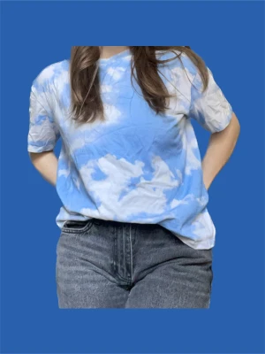 Himmelströja från NAKD  - Tröja met himmel-motiv. Väldigt cool och går att styla roligt! Använd 1 gång. Från NAKD