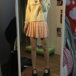 Tenniskjol oanvänd! - Oanvänd rosarutig tenniskjol💖