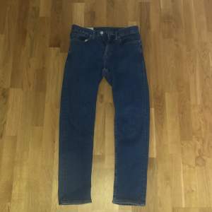 Ett par H&M jeans i storlek 29/32 slim fit