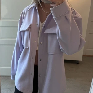 Skjortjacka - Lila skjortjacka från Gina, fint skick!!😇