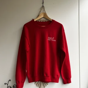 Harry Styles Merch - Harry Styles merch, strl S. Viktigt och säga att det funnits hund i hemmet 😊 (finns ej att köpa längre)