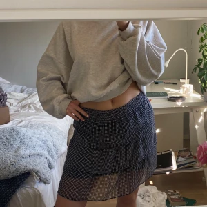 rutig kjol HM - Söt kjol från HM. Storlek L men är insydd och passar mig som oftast bär 36/38