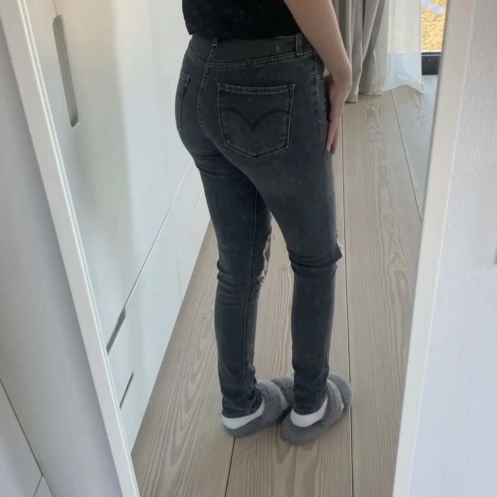 Ett par gamla Levis jeans💕💕passar mig som är 173. Jeans & Byxor.