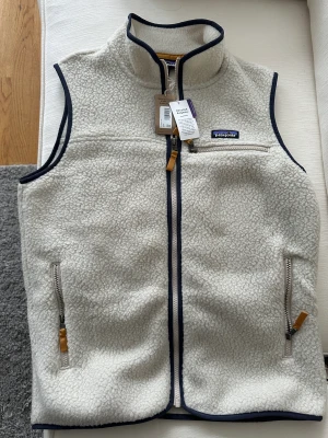 Patagonia Väst - Size L, Brand New With Tag. Fran NK Sport (KA YO). You can style this oversized. 