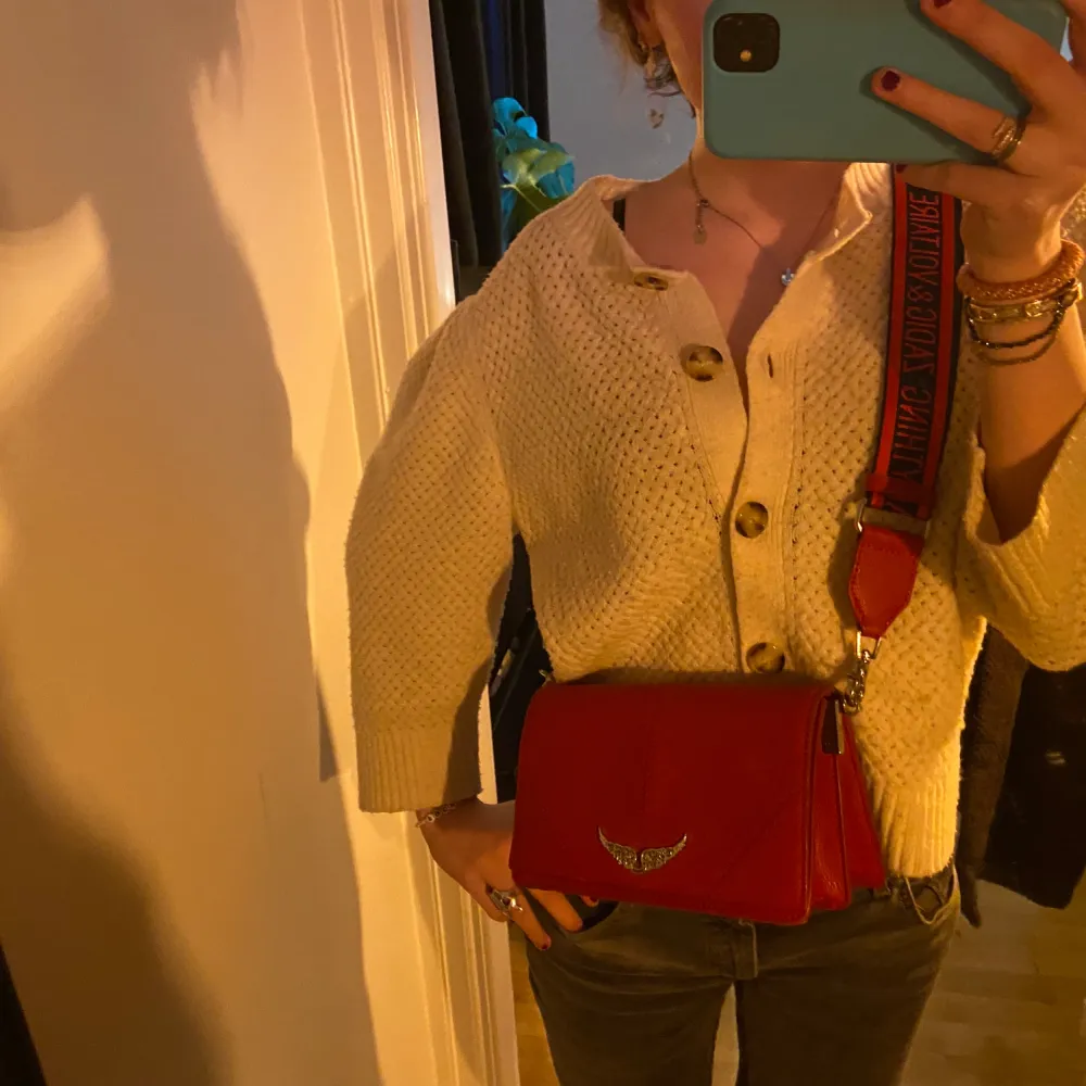 En röd Lolita model på Zadig väska! Inte alls mycket använd väldigt fint skick! . Väskor.