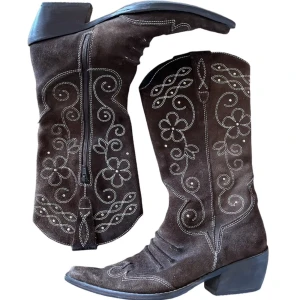 Cowboyboots - Svin balla cowboyboots köpta vintage. 🤎  Märke: Long Life Indiana 🤎 Strl: 39 🤎