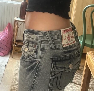 True Religion Jeans - köpte här på plick men de va lite för stora därav säljs. inga defekter alls. midja ca 27/28 och passar mig som är ca 175