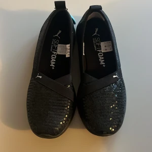 Puma - Nya helt oanvända pumaskor storlek 39 men dom är mer som storlek 40.