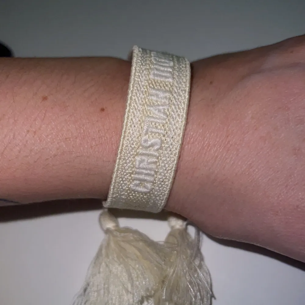 Fint armband ”Christian Dior” . Accessoarer.