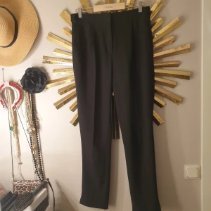 Kostymbyxor  - Kostymbyxor från Soaked in luxury, använts få gånger så i superfint skick. Inga defekter 