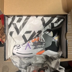 basketskor Jordans - Säljer basketskor för dem passade inte. helt oanvända.