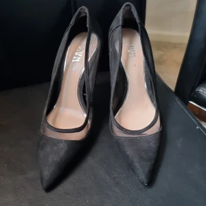 Skor från ZARA - Stiliga pumps med stilletklackar. Storlek 36