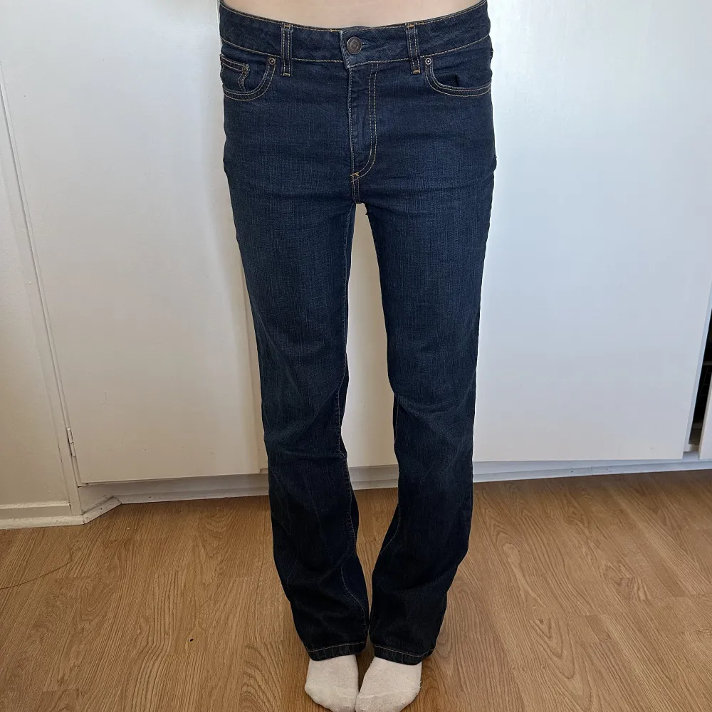Så snygga jeans! Köpta second hand men märket är Lindex. Säljer då jag har flera liknande. Storlek 40 men skulle säga att de är rätt små i storleken. Jag har vanligtvis runt 36 och är 173cm.. Jeans & Byxor.