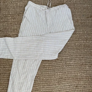 Linne byxor - Super fina linne byxor köpta här på Plick som tyvärr var för stora, mer information privat💕