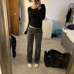 Juicy byxor - Säljer mina juicy byxor så de ej kommer till användning längre💞jag är 169!! Köpare står för frakt🥰