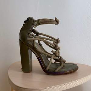 Alexander Wang sandals in olive suede, vey good condition, no damage to the upper part of the shoe, heel doesn’t need to be replaced, size IT 39, runs true to size. Comes with a dust bag.