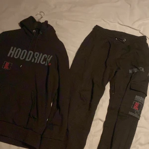 Hoodrich dress  - 8-10 skivk använd cirka 5 gånger, ny pris 1600- mitt pris 900, Slutsåld överallt