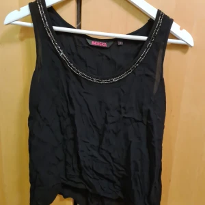 Linne med pärlor svart - Små festligt linne sparsamt använd.