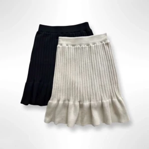 Tröja, Kjol - Denna fina kjol och tröja finns att köpa, storlekar att välja mellan är XS-L. Perfekt inför våren & sommaren.  * Finns i både svart & beige  * 249 kr för tröjan * 229 kr för kjolen * Ingen retur vid köp  Nyskick 