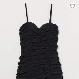 Säljer denna snygga klänning från H&M 🥰 Använd 1 gång på nyår