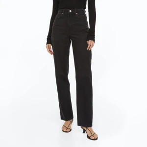 Oanvända jeans - Helt oanvända svarta straightleg jeans, prislapparna sitter till och med kvar. 