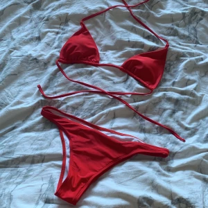 Rött bikiniset från Shein - Fick detta det i present men tycker inte om färgen rött. Storlek L men väldigt små i storleken.